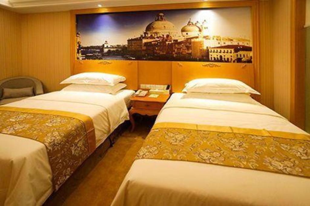 Vienna Pudong New Exhibition Center Little Pedestrian Street 4*