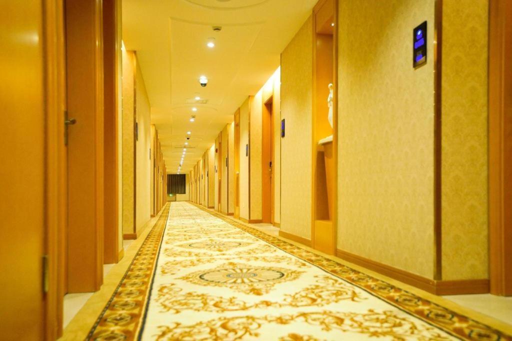 Vienna Pudong New Exhibition Center Little Pedestrian Street 4*
