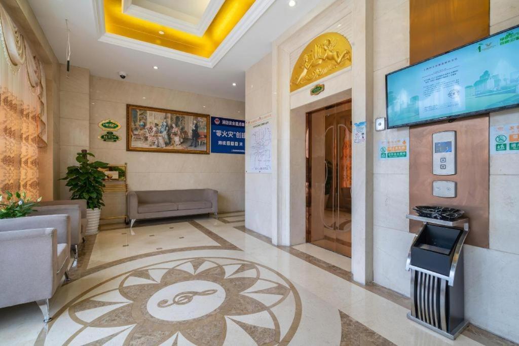 Vienna Pudong New Exhibition Center Little Pedestrian Street Hotel