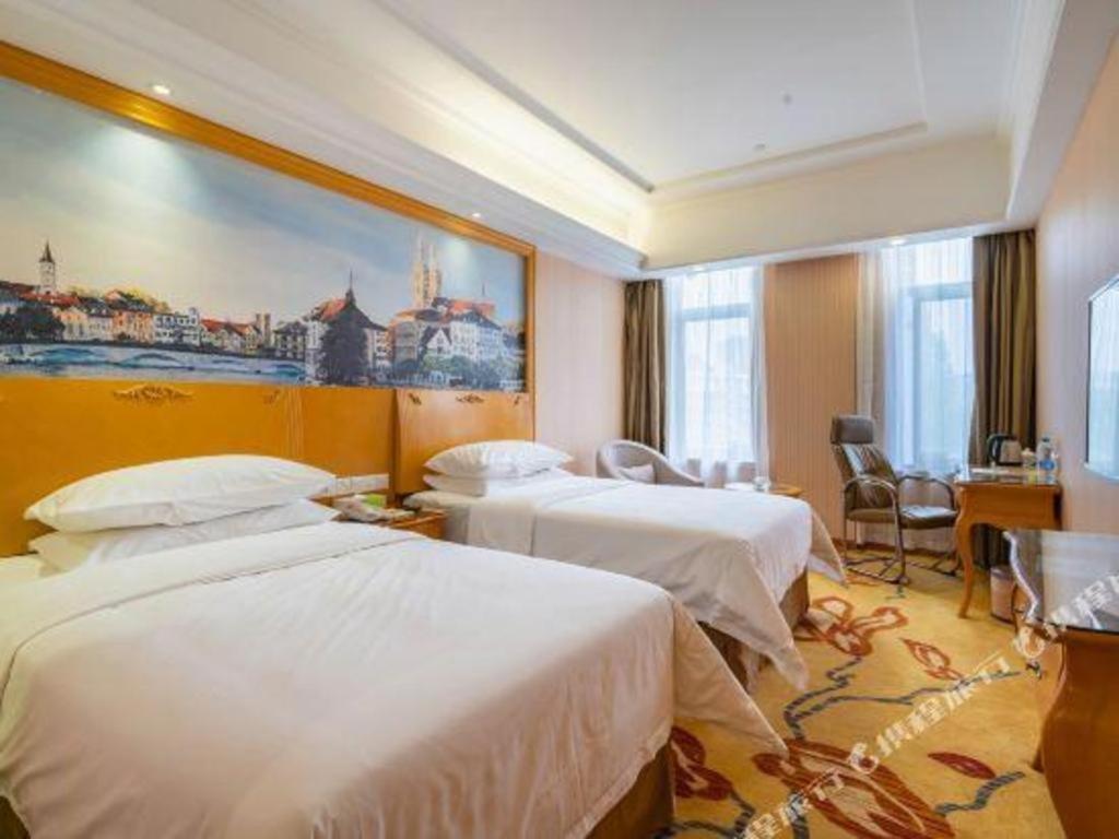 Vienna Pudong New Exhibition Center Little Pedestrian Street Hotel