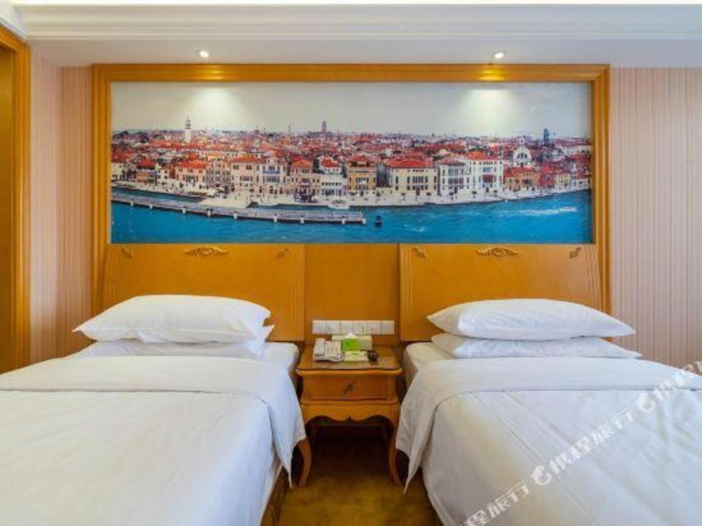 Vienna Pudong New Exhibition Center Little Pedestrian Street Hotel 4*