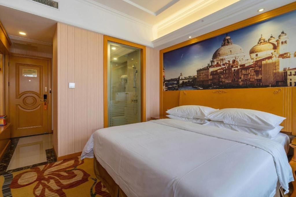 Hotel Vienna Pudong New Exhibition Center Little Pedestrian Street 4*
