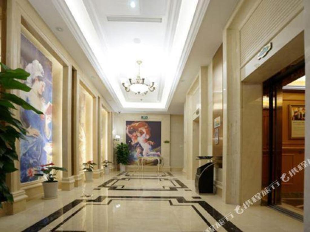 Vienna Pudong New Exhibition Center Little Pedestrian Street Shanghai