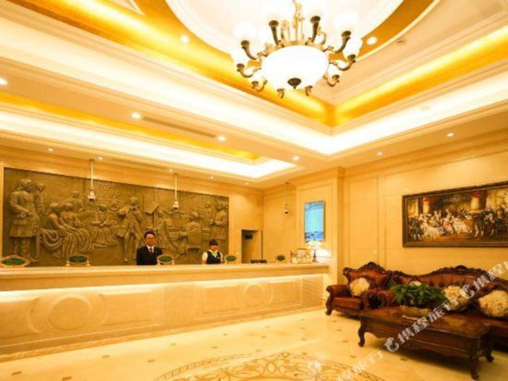 Vienna Pudong New Exhibition Center Little Pedestrian Street Hotel