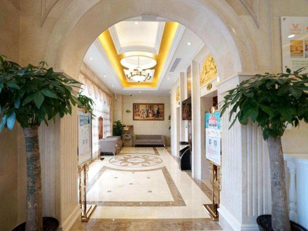 Vienna Pudong New Exhibition Center Little Pedestrian Street Hotel 4*